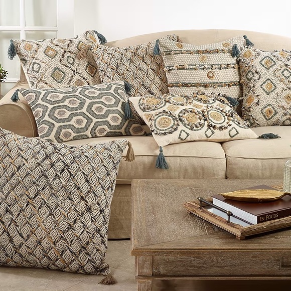 SARO LIFESTYLE Lauren Collection Block Print Embroidered PillowTasseled Corners - Picture 4 of 8